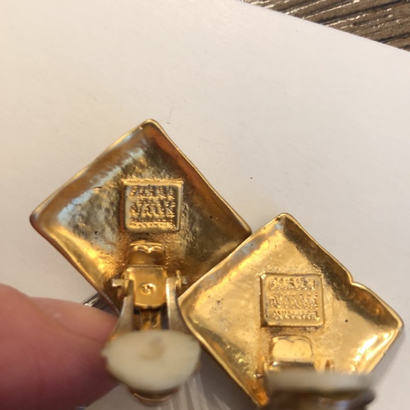 Need Help Reading Makers Mark Matte Gold Earrings - Picture 4 of 8
